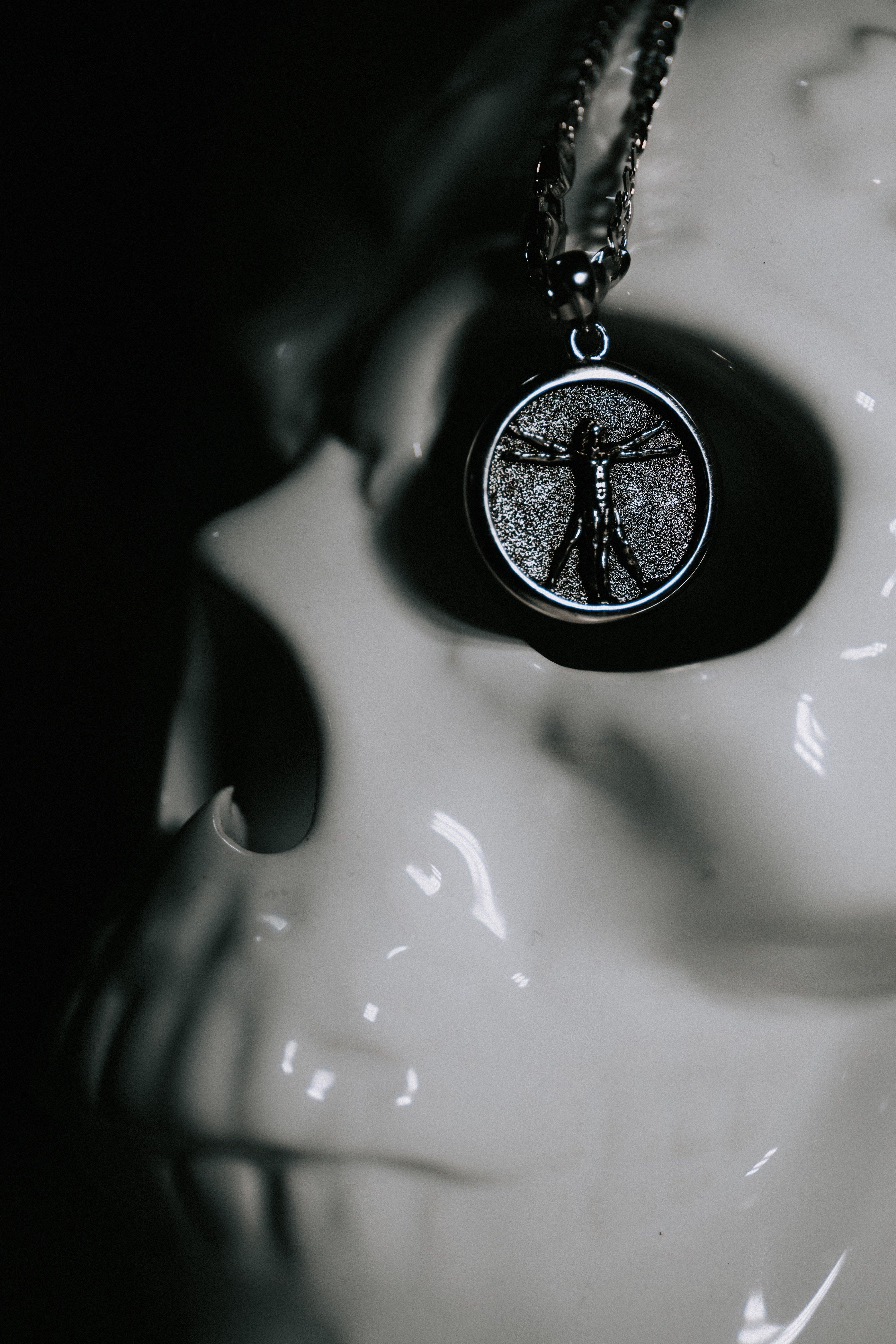 Vitruvian Man Pendant | Men's Necklace | Mens Jewellery – Contrast